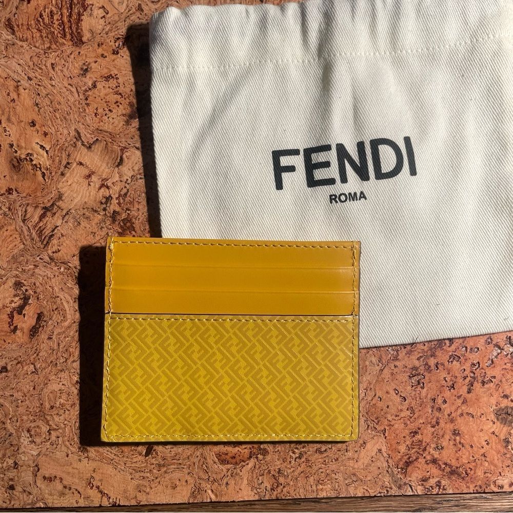New🌻FENDI CARDHOLDER 🌻 - Picture 4 of 9